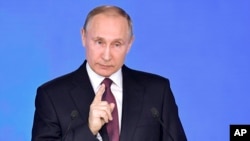 Tổng thống Nga Vladimir Putin trình bày bài diễn văn tình trạng quốc gia hàng năm tại Moscow, Nga, ngày 1 tháng 3, 2018.