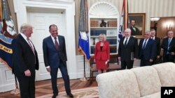 Tổng Thống Mỹ gặp Ngoại Trưởng Nga Sergey Lavrov tại Tòa Bạch Ốc ở Washington,10/5/2017. (Ảnh của Bộ Ngoại Giao Nga qua AP) 