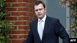 Ông Andy Coulson bị bắt liên quan tới vụ xâm nhập điện thoại trái phép của tờ báo lá cải News of the World