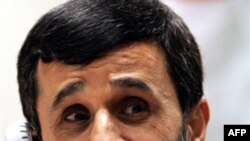 Tổng thống Iran Mahmoud Ahmadinejad tố cáo Hoa Kỳ ngụy tạo cáo buộc để gây chia rẽ giữa Tehran và Ả Rập Xê-út