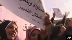 Supporters of cleric Tahirul Qadri chant anti-government slogans, Islamabad, Pakistan, January 14, 2013. 