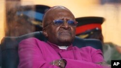 Tổng giám mục đã về hưu của Nam Phi Desmond Tutu.