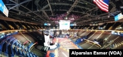 Quicken Loans Arena içinde yapılan hazırlıklar