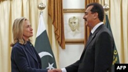 Ngoai trưởng Hoa Kỳ Hillary Clinton họp với Thủ tướng Pakistan Yusuf Raza Gilani ở Islamabad, Pakistan