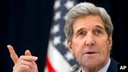 Ngoại trưởng Mỹ John Kerry nói chuyện với phóng viên tại Riyadh, Ả rập Xê út, 23/1/2016.