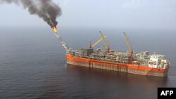 Ảnh chụp từ trên không FPSO cách bờ biển nam Lagos của Nigeria 120 km (ảnh tư liệu ngày 5 tháng 2, 2008)