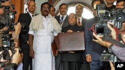 India's Finance Minister Pranab Mukherjee (C) arrives at the parliament to present the 2011/12 federal budget in New Delhi February 28, 2011. Mukherjee began presenting his annual budget on Monday, saying the impression of policy drift in the scandal-tain