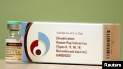 “Kadınlar Burada” grubu üyesi kadınlar, rahim ağzı kanseri riskine karşı üç doz uygulanması gerekli HPV aşısına ücretsiz erişim sağlanması için Sağlık Bakanlığı’na başvurdu.
